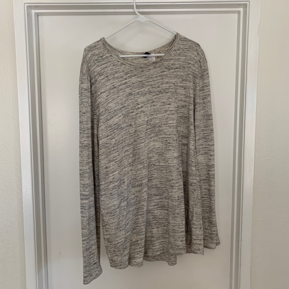 Men’s heather grey shirt